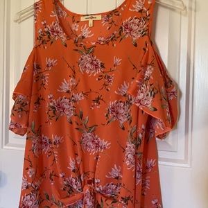 Cold shoulder floral top like new!